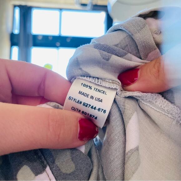 ANTHROPOLOGIE BELLA DAHL Green Cream Tan Camo Print Tank Top Button Blouse XS - Picture 7 of 9